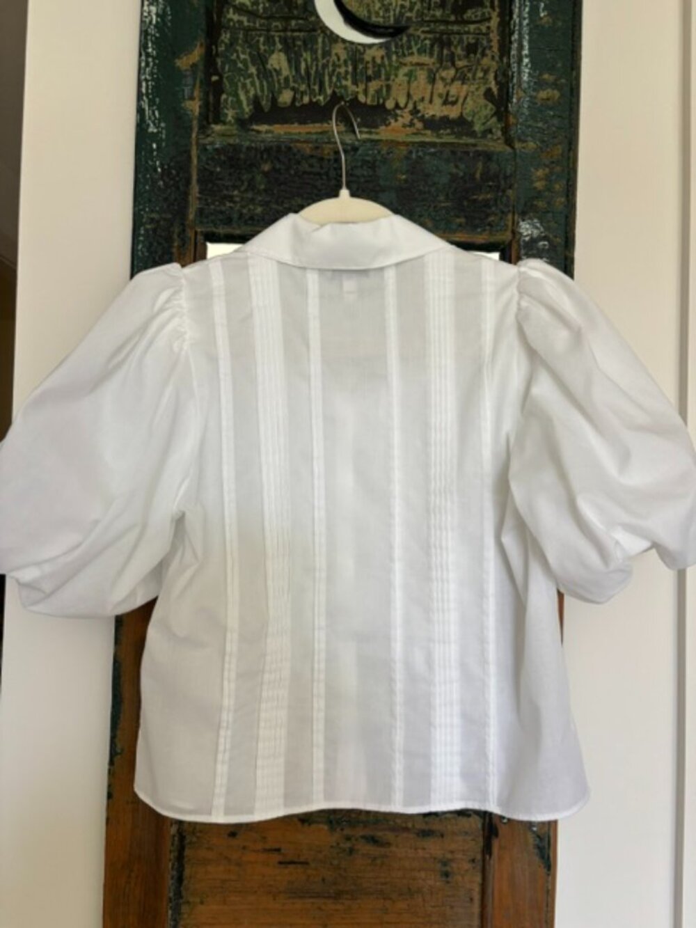 Banana Republic white, puff sleeve, cropped blouse - Picture 2 of 3